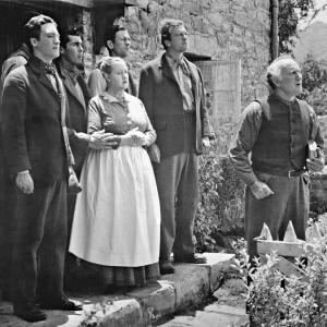 Still of Sara Allgood, Donald Crisp, Richard Fraser, Patric Knowles, John Loder, James Monks and Evan S. Evans in How Green Was My Valley (1941)