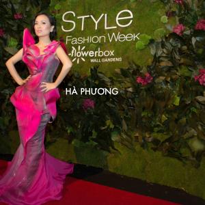 Ha Phuong at New York Fashion week httpthegioicasicomthegioicasihaphuongdushowquynhparisonewyork wwwhaphuongworldcom wwwhaphuongglobal haphuongfange