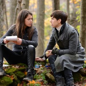 Still of Tatiana Maslany and Jordan Gavaris in Orphan Black 2013