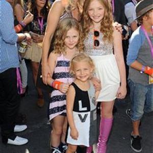 Alyvia Alyn Lind with Natalie Alyn Lind, Emily Alyn Lind and Barbara Alyn Woods at the Power of Youth Event