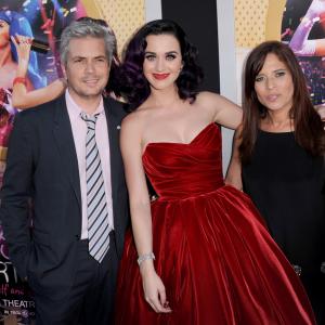 Dan Cutforth Jane Lipsitz and Katy Perry at event of Katy Perry Part of Me 2012
