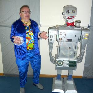 Astrud Lanes Entrepreneur complains about the cheap quality of a Robot he spent 100000 on for the movie Undercover Alien