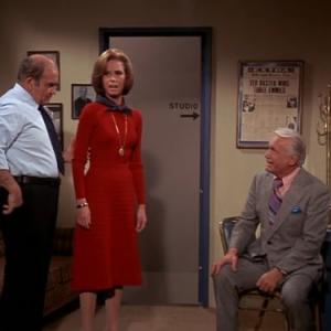 Still of Edward Asner Mary Tyler Moore and Ted Knight in Mary Tyler Moore 1970