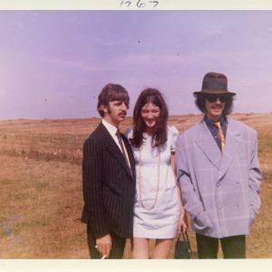 Still of George Harrison, Ringo Starr and Freda Kelly in Good Ol' Freda (2013)