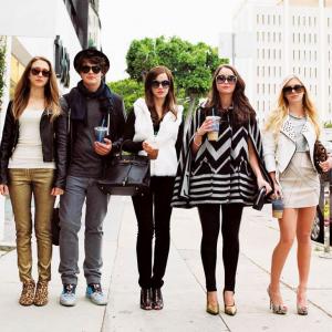 Still of Emma Watson, Israel Broussard, Taissa Farmiga, Katie Chang and Claire Julien in Elitinis jaunimas (2013)
