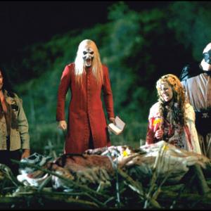 Still of Matthew McGrory, Sheri Moon Zombie, Bill Moseley and Robert Allen Mukes in House of 1000 Corpses (2003)