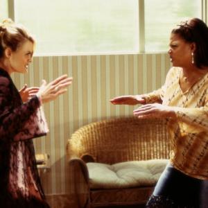 Still of Queen Latifah and Missi Pyle in Bringing Down the House (2003)
