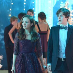 Still of Freddie Highmore and Olivia Cooke in Bates Motel 2013