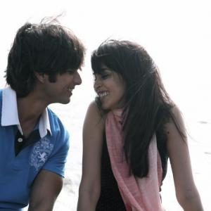 Still of Genelia DSouza and Shahid Kapoor in Chance Pe Dance 2010