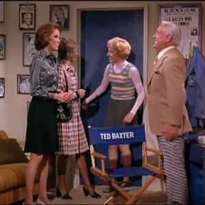 Still of Mary Tyler Moore and Georgia Engel in Mary Tyler Moore (1970)