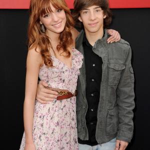 Jimmy Bennett and Bella Thorne at event of Marsui reikia mamu (2011)
