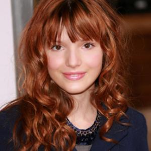 Bella Thorne at event of Kaimynas snipas (2010)