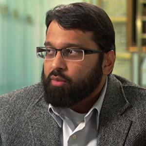 Still of Yasir Qadhi in Finding Your Roots with Henry Louis Gates Jr 2012