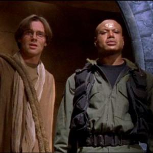 Still of Christopher Judge and Michael Shanks in Stargate SG1 1997