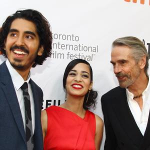 Jeremy Irons, Dev Patel and Devika Bhise at event of The Man Who Knew Infinity (2015)