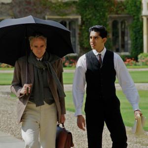 Still of Jeremy Irons and Dev Patel in The Man Who Knew Infinity 2015