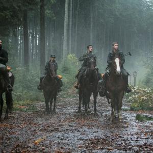 Still of Noah Wyle Drew Roy Maxim Knight and Connor Jessup in Krentantis dangus 2011