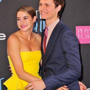 Shailene Woodley and Ansel Elgort at event of Del musu likimo ir zvaigzdes kaltos 2014
