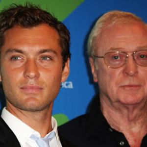 Jude Law and Michael Caine at event of Sleuth 2007
