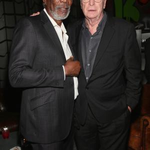 Morgan Freeman and Michael Caine at event of Apgaules meistrai (2013)