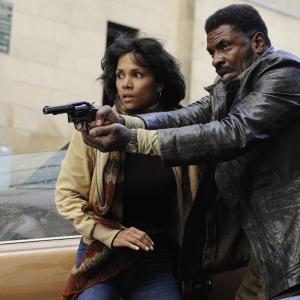 Still of Halle Berry and Keith David in Debesu zemelapis 2012