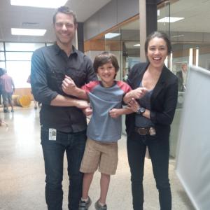 Jaiden with David Sutcliffe and Luisa DOliveira on the set of Cracked