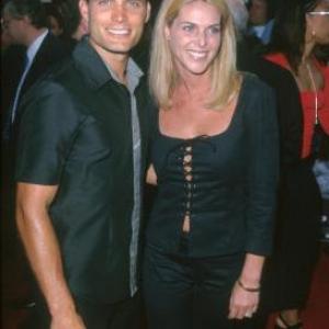 Casper Van Dien and Catherine Oxenberg at event of Deep Blue Sea (1999)