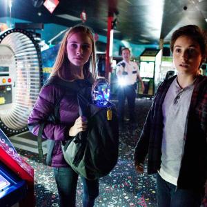 Still of Ella Wahlestedt and Teo Halm in Earth to Echo 2014