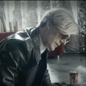 Still from Lowes Masters Commercial Magnus Sinding as Andy Warhol