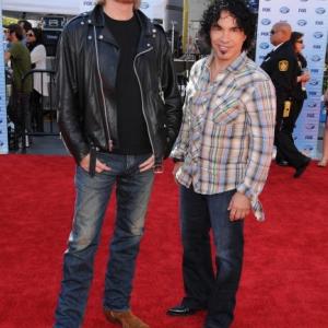 Still of John Oates and Darryl Hall in American Idol: The Search for a Superstar (2002)