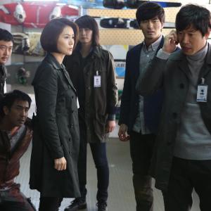 Still of Joon-sang Yoo, Seong-ryeong Kim, Jin-wook Lee and Seung-ryong Ryu in Pyojeok (2014)
