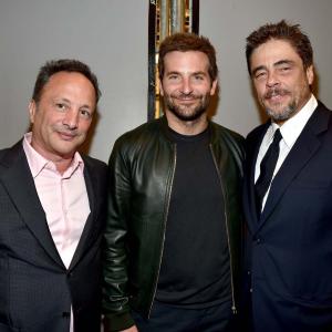 Benicio Del Toro Bradley Cooper and Louis DEsposito at event of Galaktikos sergetojai 2014