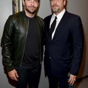 Benicio Del Toro and Bradley Cooper at event of Galaktikos sergetojai (2014)