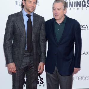 Robert De Niro and Bradley Cooper at event of Optimisto istorija 2012
