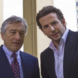 Still of Robert De Niro and Bradley Cooper in Salutinis efektas (2011)