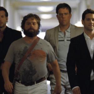 Still of Justin Bartha, Bradley Cooper, Zach Galifianakis and Ed Helms in Pagirios Las Vegase (2009)
