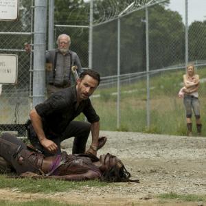 Still of Andrew Lincoln Danai Gurira Emily Kinney Chandler Riggs Blake Tyers and Beth Greene in Vaikstantys numireliai When the Dead Come Knocking 2012