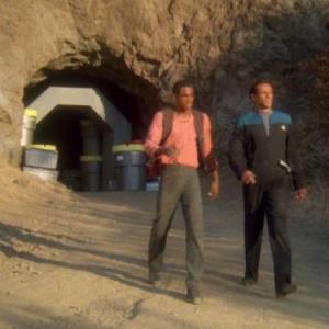 Still of Cirroc Lofton and Alexander Siddig in Star Trek: Deep Space Nine (1993)