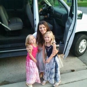 Carsen and Camden Flowers with Ali Landry on the set of, 