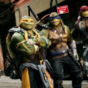 Still of Noel Fisher, Jeremy Howard, Johnny Knoxville, Alan Ritchson and Pete Ploszek in Teenage Mutant Ninja Turtles: Out of the Shadows (2016)