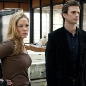 Still of Mary McCormack and Frederick Weller in In Plain Sight: When Mary Met Marshall (2010)