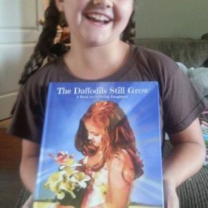 The Daffodils Still Grow Book  A Book for Grieving Daughters By Sherri Elizabeth Tidwell