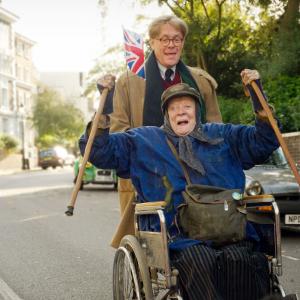 Still of Maggie Smith and Alex Jennings in The Lady in the Van 2015