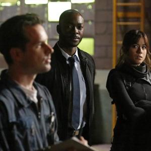 Still of B.J. Britt and Chloe Bennet in Agents of S.H.I.E.L.D. (2013)