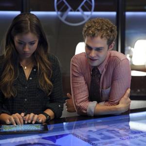 Still of Iain De Caestecker and Chloe Bennet in Agents of S.H.I.E.L.D. (2013)