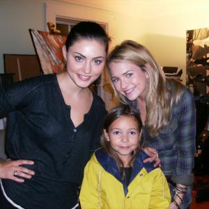 Taylor Dianne with Phoebe Tonkin and Britt Robertson on the set of The Secret Circle