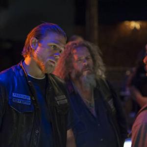Still of Charlie Hunnam and Mark Boone in Sons of Anarchy: Crucifixed (2012)