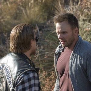 Still of Charlie Hunnam and Joel McHale in Sons of Anarchy 2008