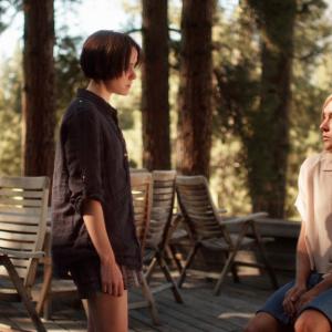Still of Chlo Sevigny and Jena Malone in The Wait 2013