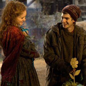 Still of Andrew Garfield and Lily Cole in The Imaginarium of Doctor Parnassus (2009)